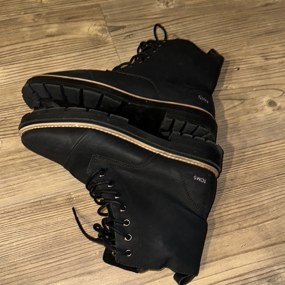 TOMS Black Boots - Picture 2 of 3
